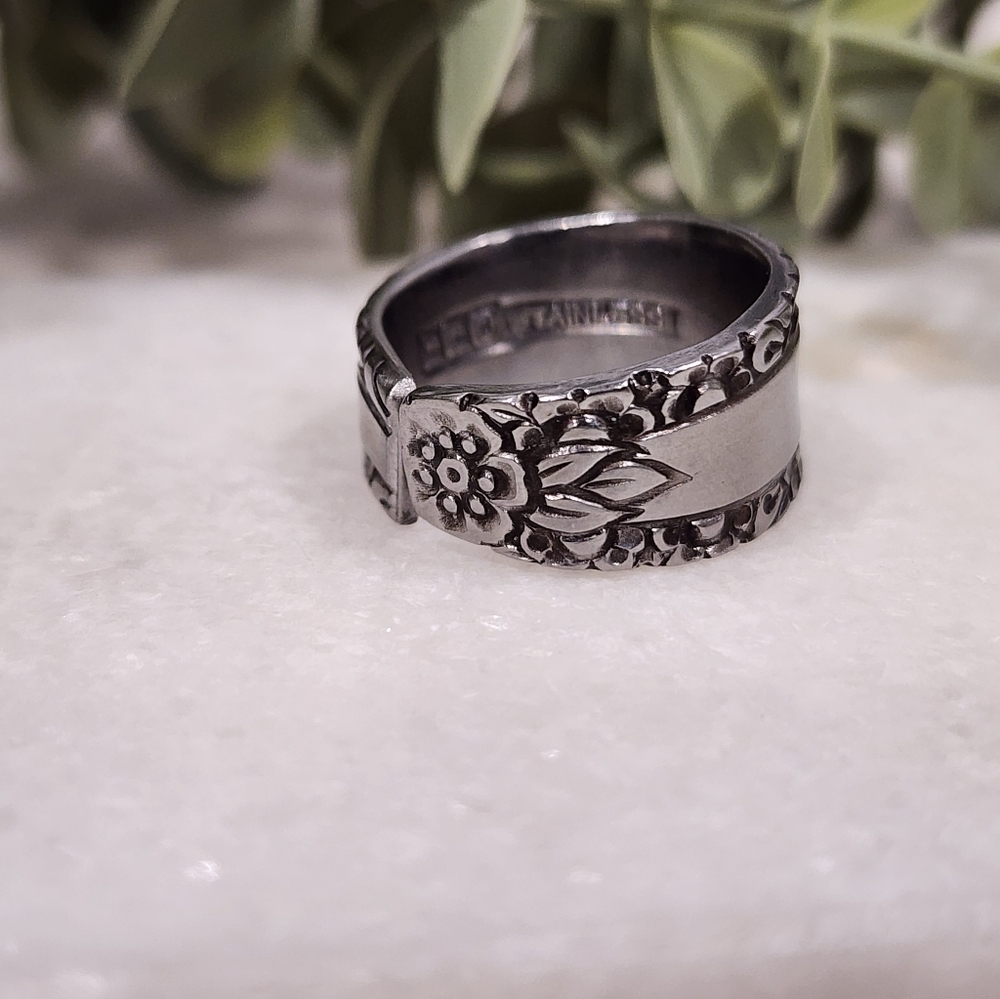 1950's Imperial 'Misty Morn' Stainless Steel Ring floral design - Picture 5 of 8